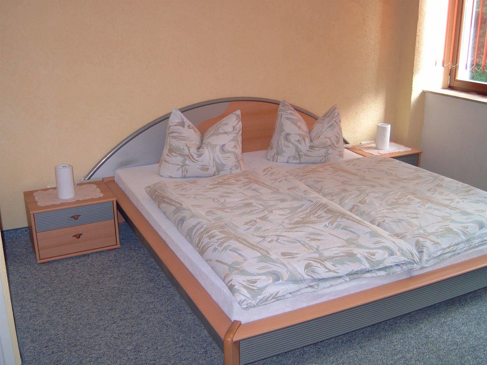Görlitz Gaestehaus Lisakowski Pension Am Brautwiesenpark מראה חיצוני תמונה